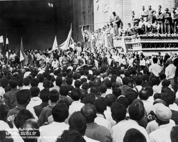 سخنرانی مرحوم استاد حسینعلی راشد در میدان بهارستان برای اجتماع کنندگان در عصرگاه ۳۰ تیر